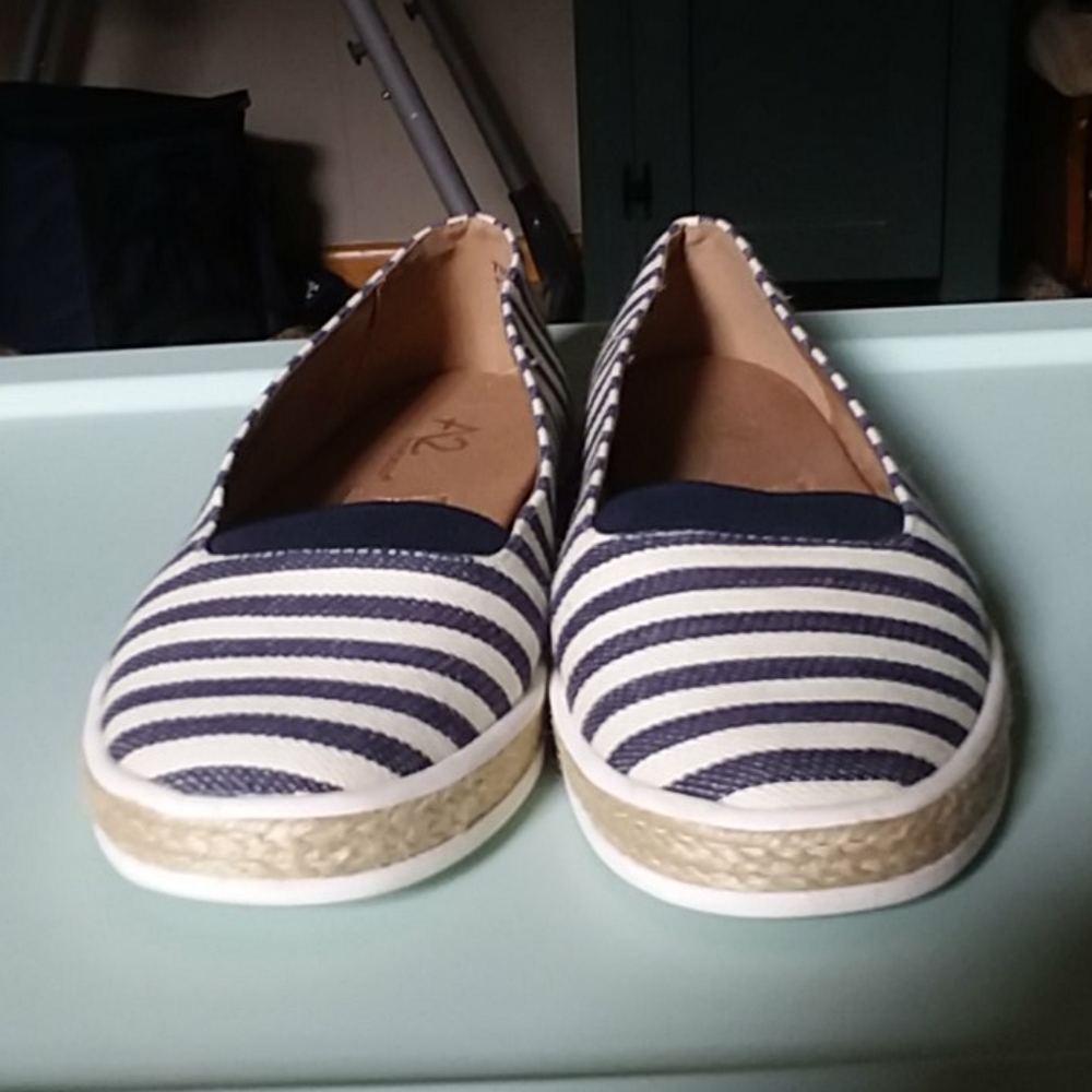 A2 slip on shoes